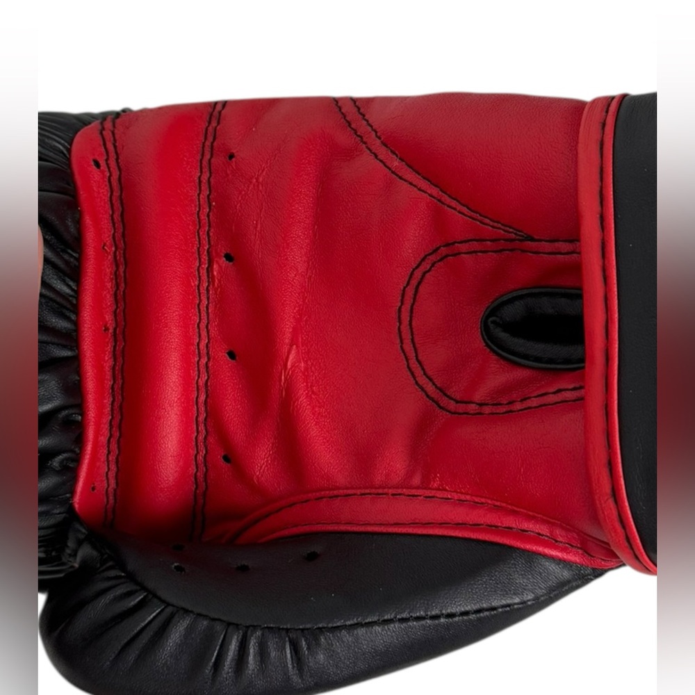 Venum Kids Contender Training Boxing Gloves 8 Oz Black Red - Picture 6 of 7